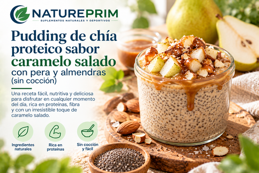 Pudding de chía proteico sabor caramelo salado con pera y almendras (sin cocción)